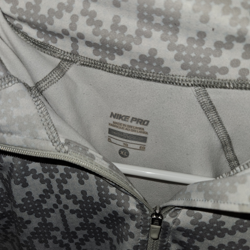 Nike Pro Light Gray Patterned Jacket - image 2